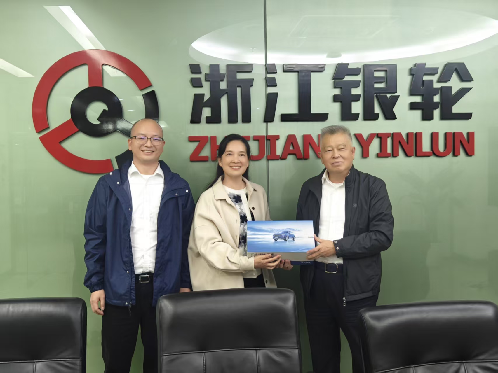 徐小敏董事长接待江铃进出口公司领导来访